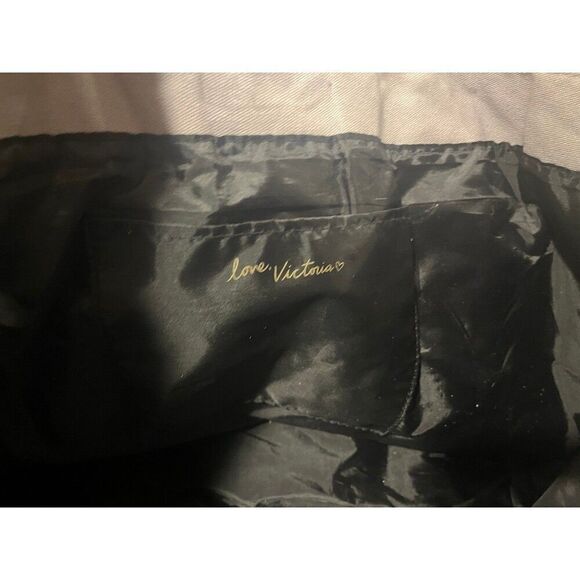 VICTORIA'S SECRET GRAY/BLACK TOTE BAG GRAFFITI ART RETIRED​ NEVER USED - Picture 5 of 6
